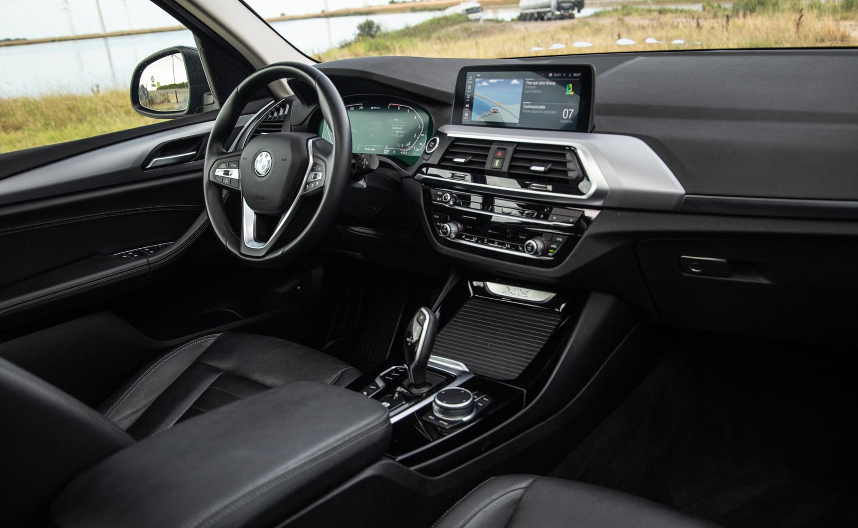 BMW X3 xDrive30e Executive BLACK LINE / PANORAMA DAK / CARPLAY / LEER / STOELVERWARMING / CAMERA