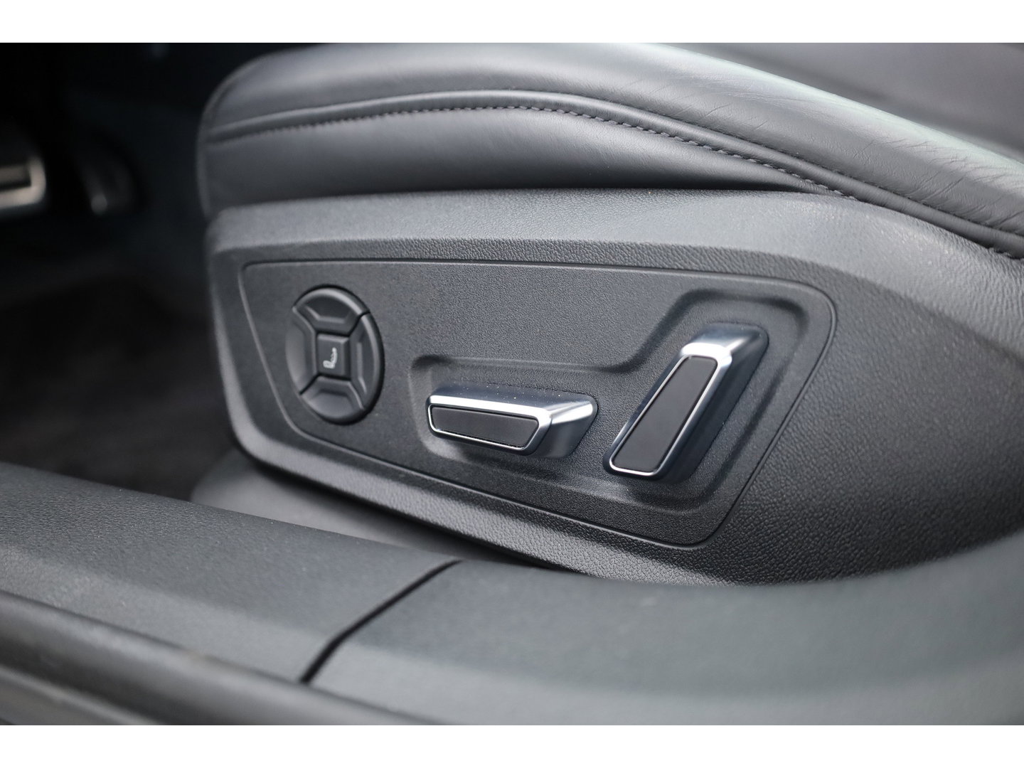 Audi A6 Avant 55 TFSI e quattro S Edition Competition precies zoals de liefhebber hem zoekt | Pano | HUD | Matrix LED | Massage | Stoelventilatie |  Elek. Trekhaak | 360cam | 20'' |