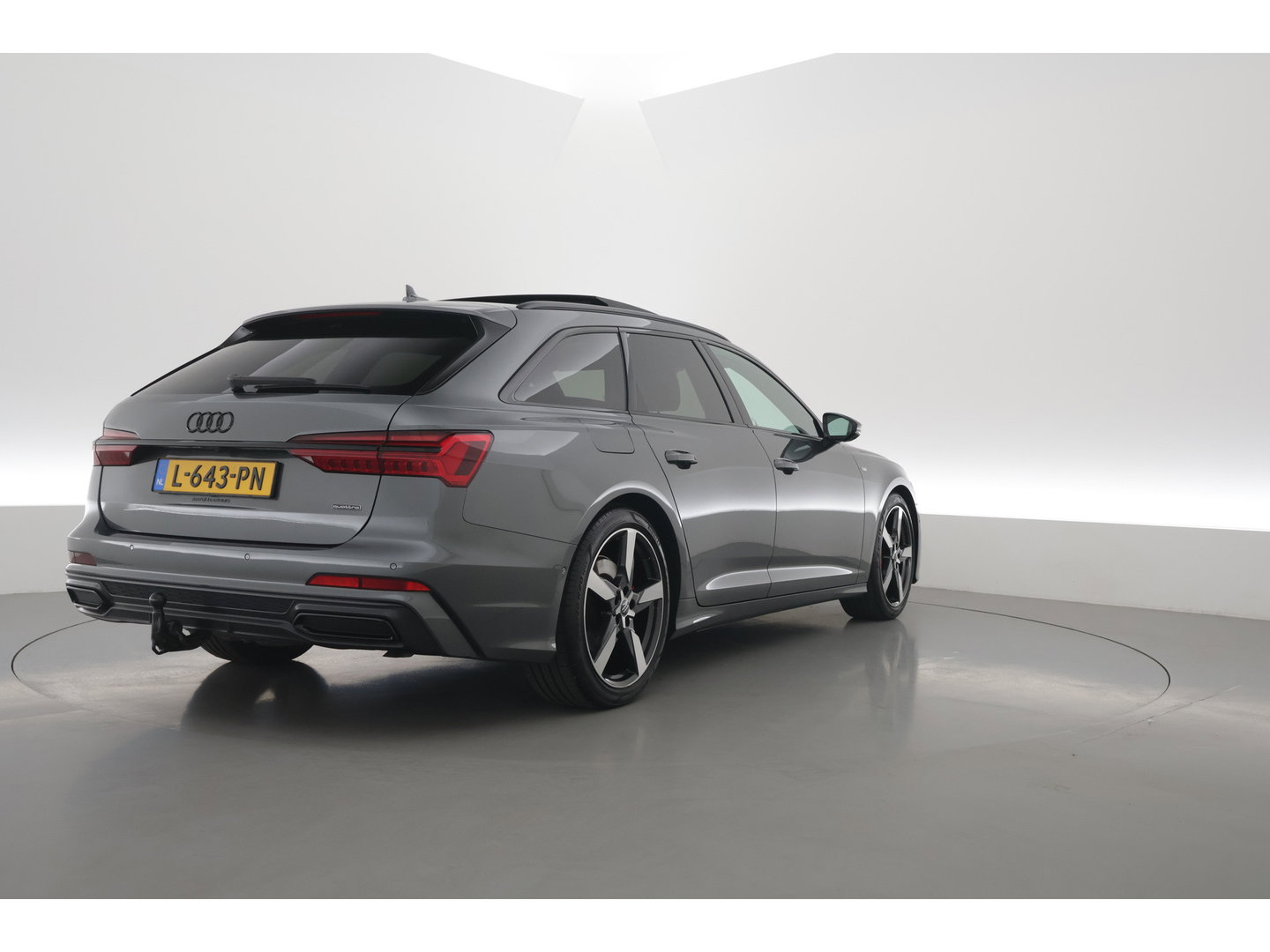 Audi A6 Avant 55 TFSI e quattro S Edition Competition precies zoals de liefhebber hem zoekt | Pano | HUD | Matrix LED | Massage | Stoelventilatie |  Elek. Trekhaak | 360cam | 20'' |