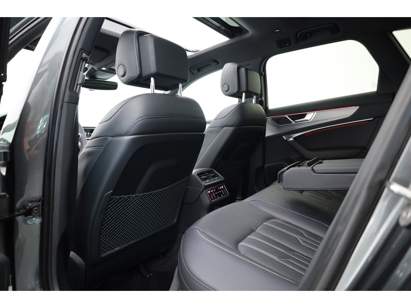 Audi A6 Avant 55 TFSI e quattro S Edition Competition precies zoals de liefhebber hem zoekt | Pano | HUD | Matrix LED | Massage | Stoelventilatie |  Elek. Trekhaak | 360cam | 20'' |