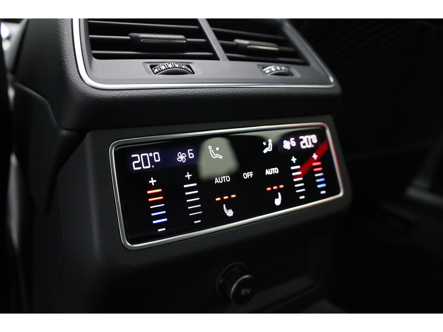 Audi A6 Avant 55 TFSI e quattro S Edition Competition precies zoals de liefhebber hem zoekt | Pano | HUD | Matrix LED | Massage | Stoelventilatie |  Elek. Trekhaak | 360cam | 20'' |