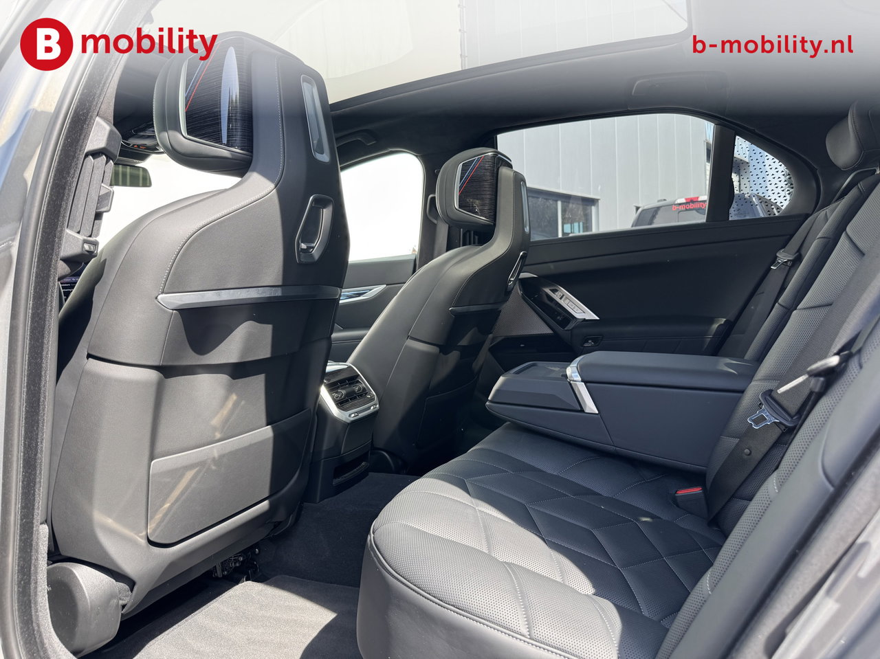 BMW i7