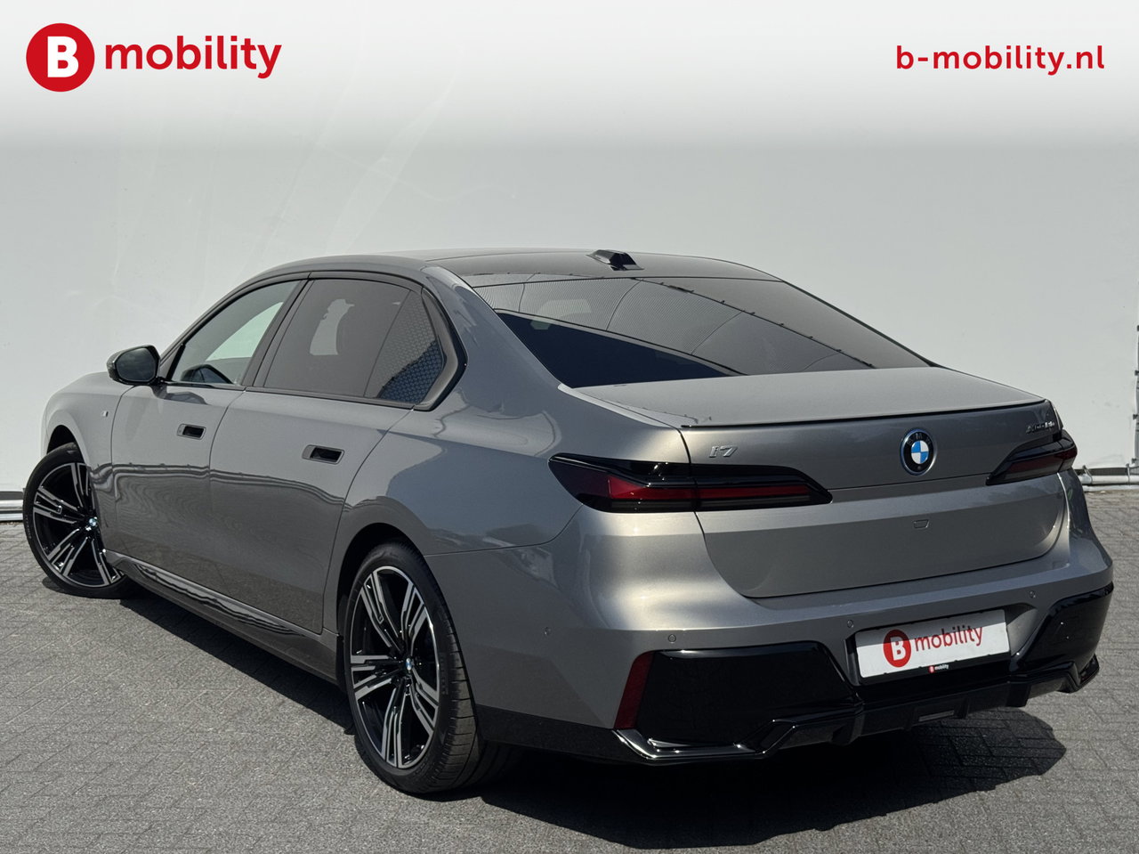 BMW i7