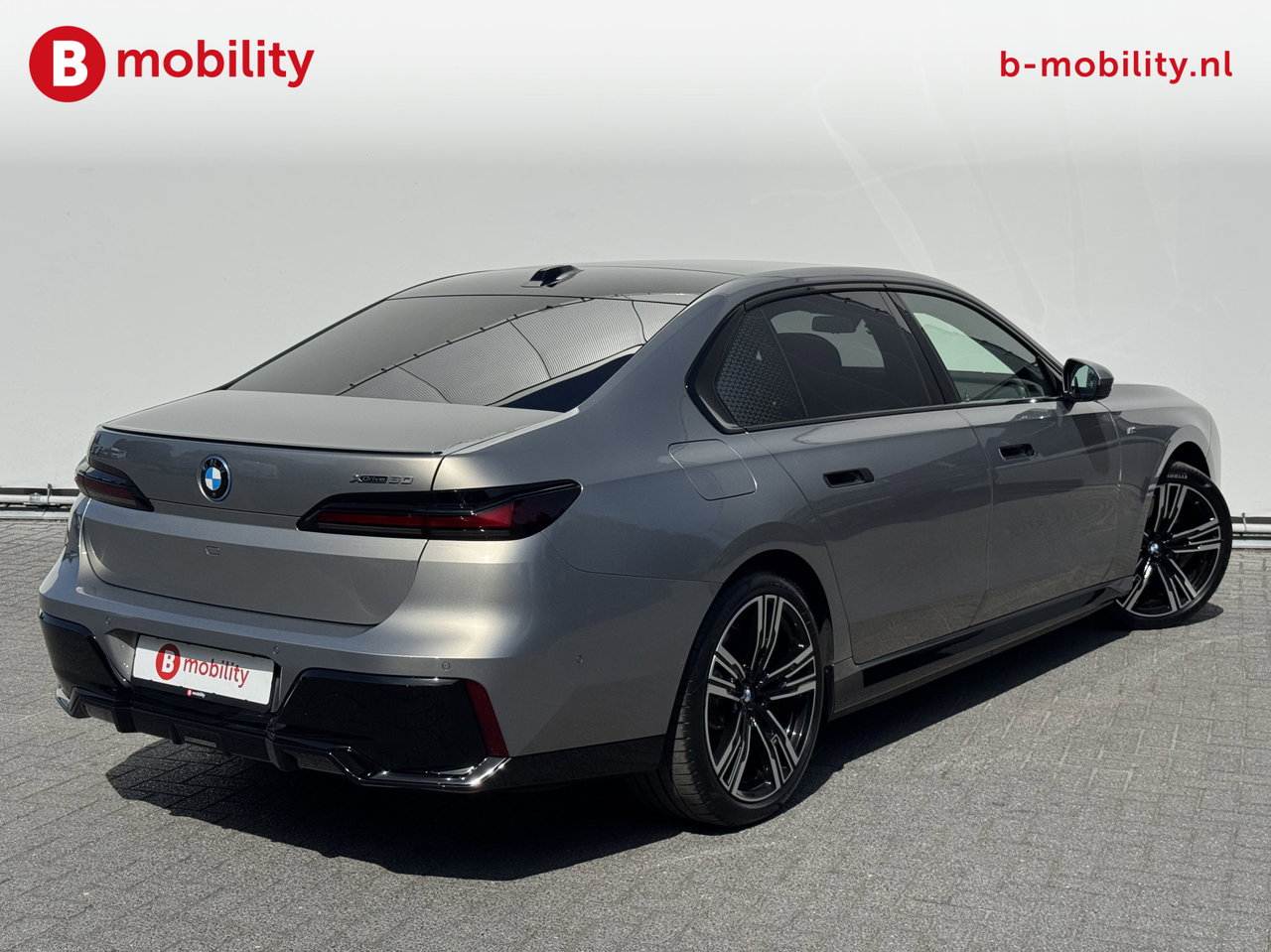 BMW i7