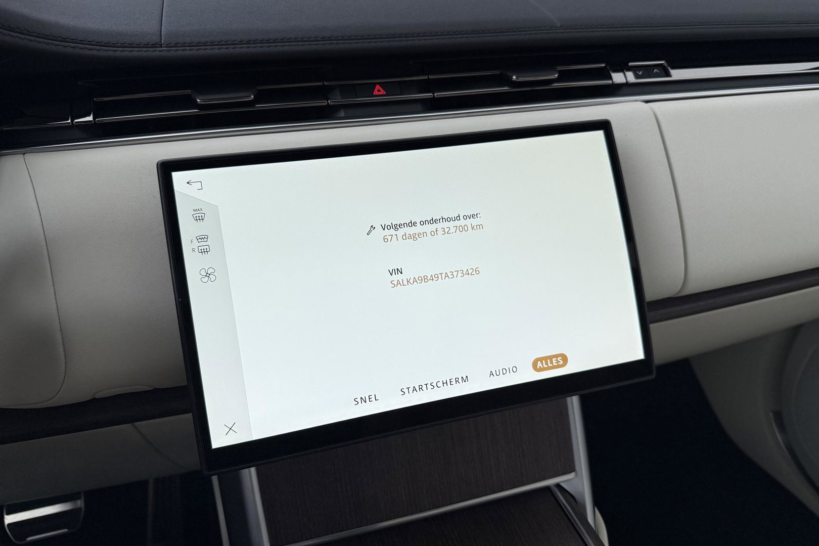 Land Rover Range Rover 3.0 P460e SE PHEV | ACC | Luchtvering | Panoramadak | 360° Camera | Head-Up | Meridian 3D | Stoelventilatie | 23 Inch