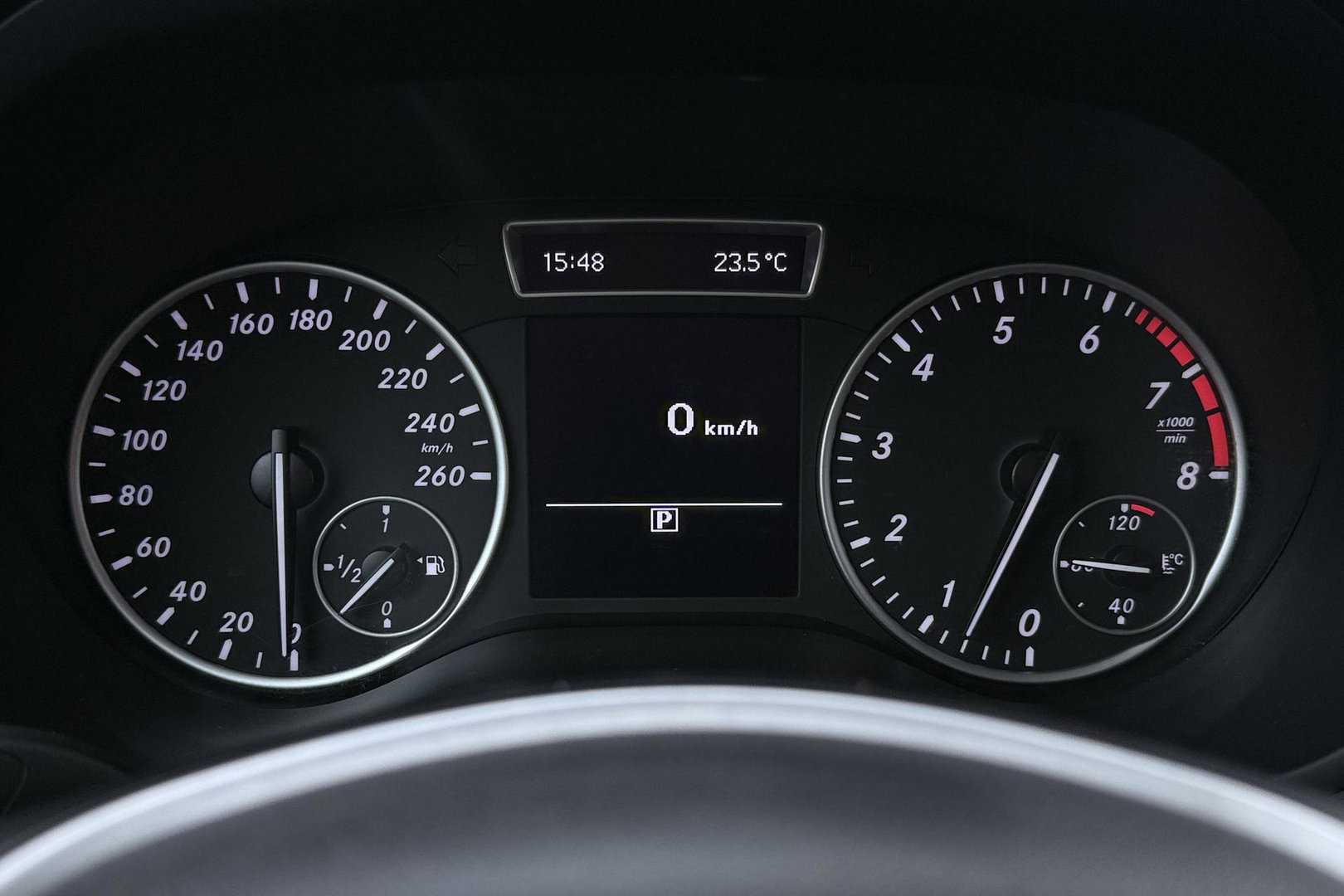 Mercedes-Benz B-Klasse 200 Ambition | Trekhaak | Bi-Xenon | Parkeersensoren | Navigatie | Getint Glas