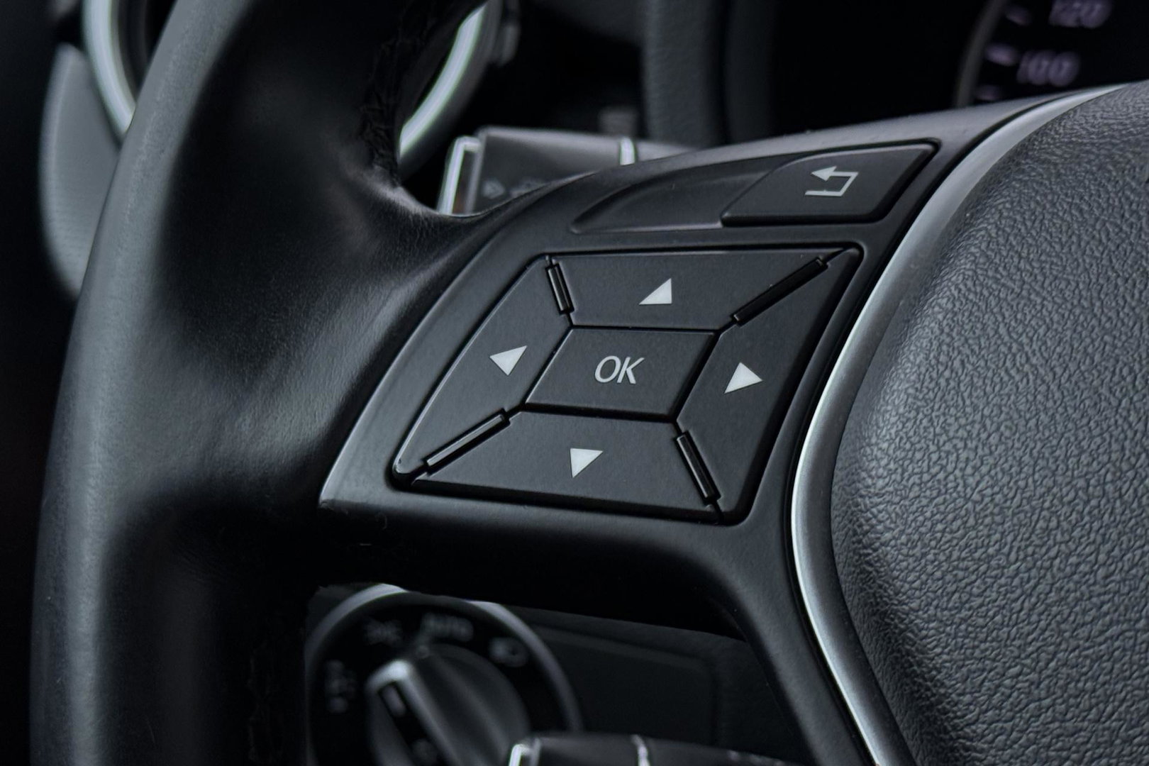 Mercedes-Benz B-Klasse 200 Ambition | Trekhaak | Bi-Xenon | Parkeersensoren | Navigatie | Getint Glas