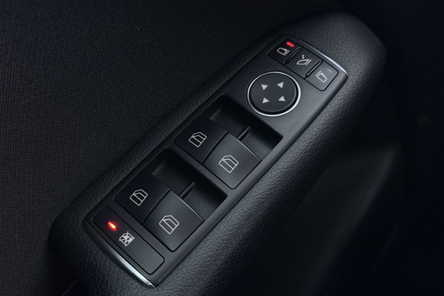 Mercedes-Benz B-Klasse 200 Ambition | Trekhaak | Bi-Xenon | Parkeersensoren | Navigatie | Getint Glas