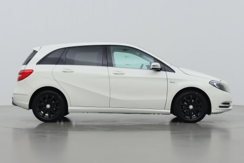 Mercedes-Benz B-Klasse 200 Ambition | Trekhaak | Bi-Xenon | Parkeersensoren | Navigatie | Getint Glas