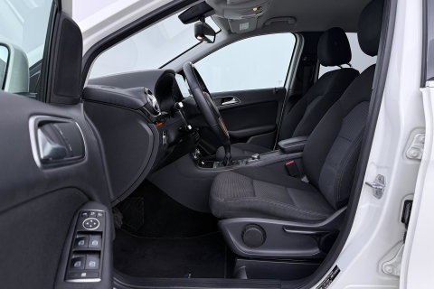 Mercedes-Benz B-Klasse 200 Ambition | Trekhaak | Bi-Xenon | Parkeersensoren | Navigatie | Getint Glas