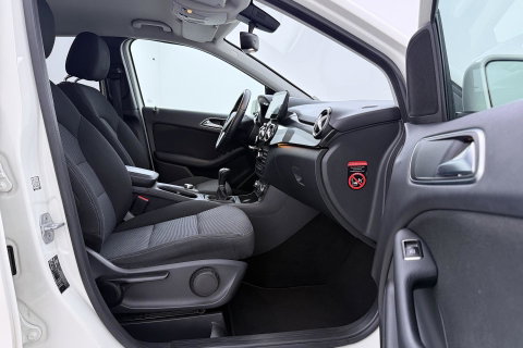 Mercedes-Benz B-Klasse 200 Ambition | Trekhaak | Bi-Xenon | Parkeersensoren | Navigatie | Getint Glas