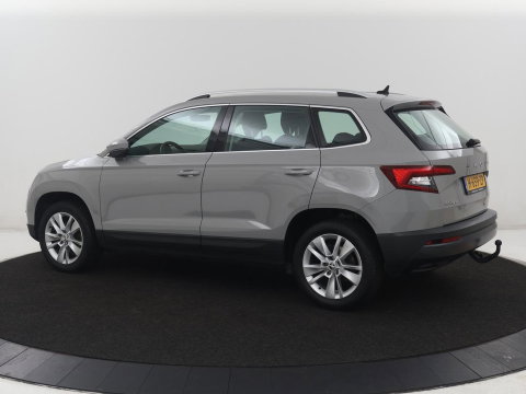 Škoda Karoq 1.5 TSI ACT Business Edition | Stoelverwarming | Navigatie | Carplay | Sfeerverlichting | Climate control | Park assist | Trekhaak