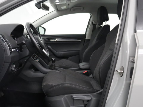 Škoda Karoq 1.5 TSI ACT Business Edition | Stoelverwarming | Navigatie | Carplay | Sfeerverlichting | Climate control | Park assist | Trekhaak