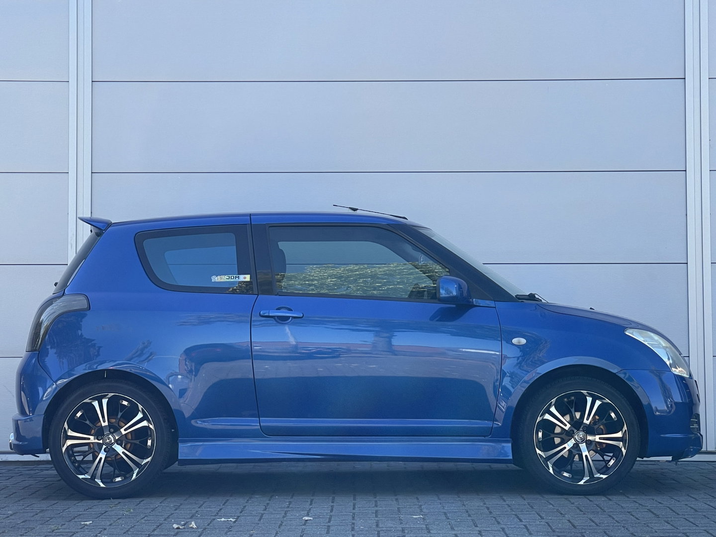 Suzuki Swift 1.3 GLS | Licht metalen velgen 17'' | Subwoofers | Airconditioning | Elektrische ramen | Bluetooth | Centrale deurvergrendeling |