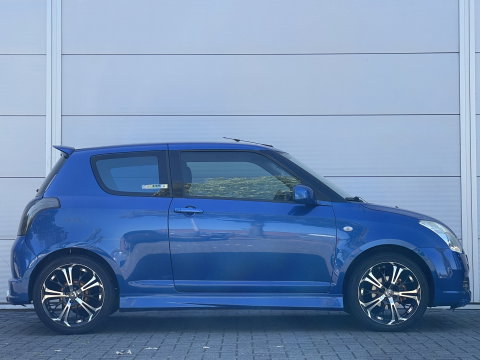 Suzuki Swift 1.3 GLS | Licht metalen velgen 17'' | Subwoofers | Airconditioning | Elektrische ramen | Bluetooth | Centrale deurvergrendeling |