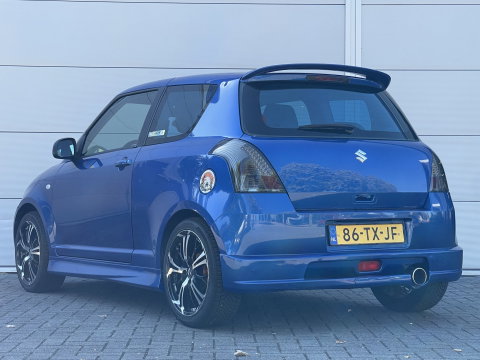 Suzuki Swift 1.3 GLS | Licht metalen velgen 17'' | Subwoofers | Airconditioning | Elektrische ramen | Bluetooth | Centrale deurvergrendeling |
