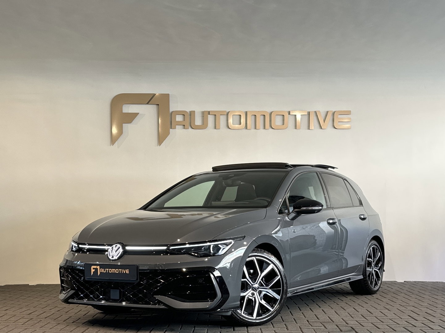 Volkswagen Golf 1.5 eTSI Pano|HuD|Trekhaak|360 Camera|Keyless|ACC|Sfeer|Lane Assist
