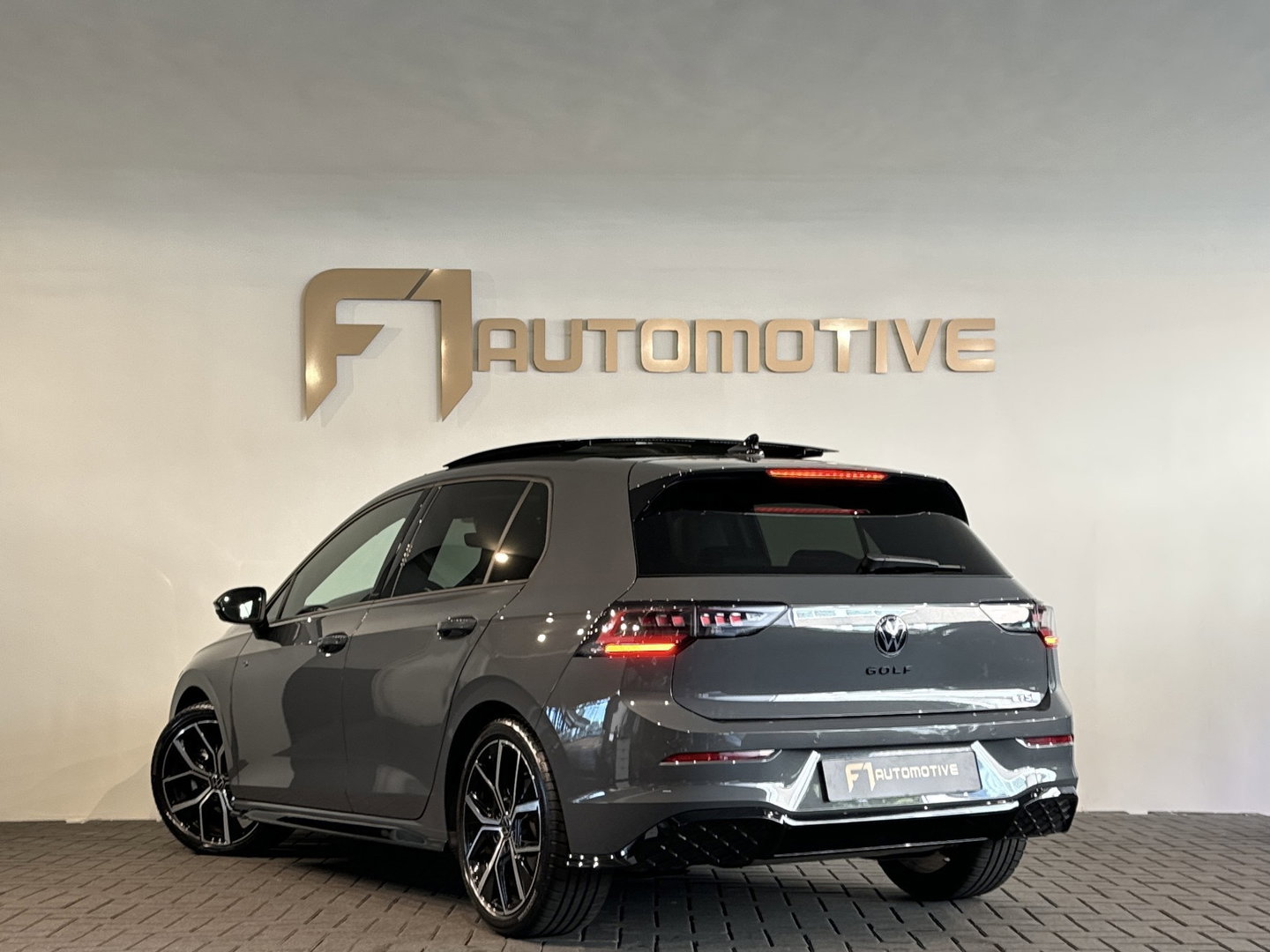 Volkswagen Golf 1.5 eTSI Pano|HuD|Trekhaak|360 Camera|Keyless|ACC|Sfeer|Lane Assist