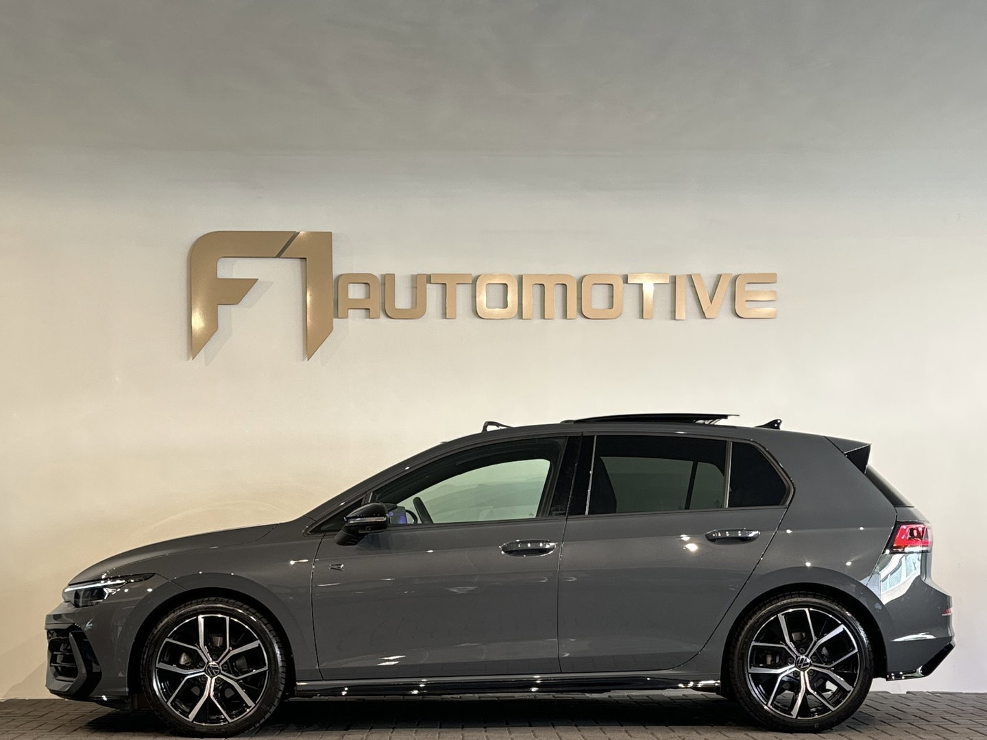 Volkswagen Golf 1.5 eTSI Pano|HuD|Trekhaak|360 Camera|Keyless|ACC|Sfeer|Lane Assist