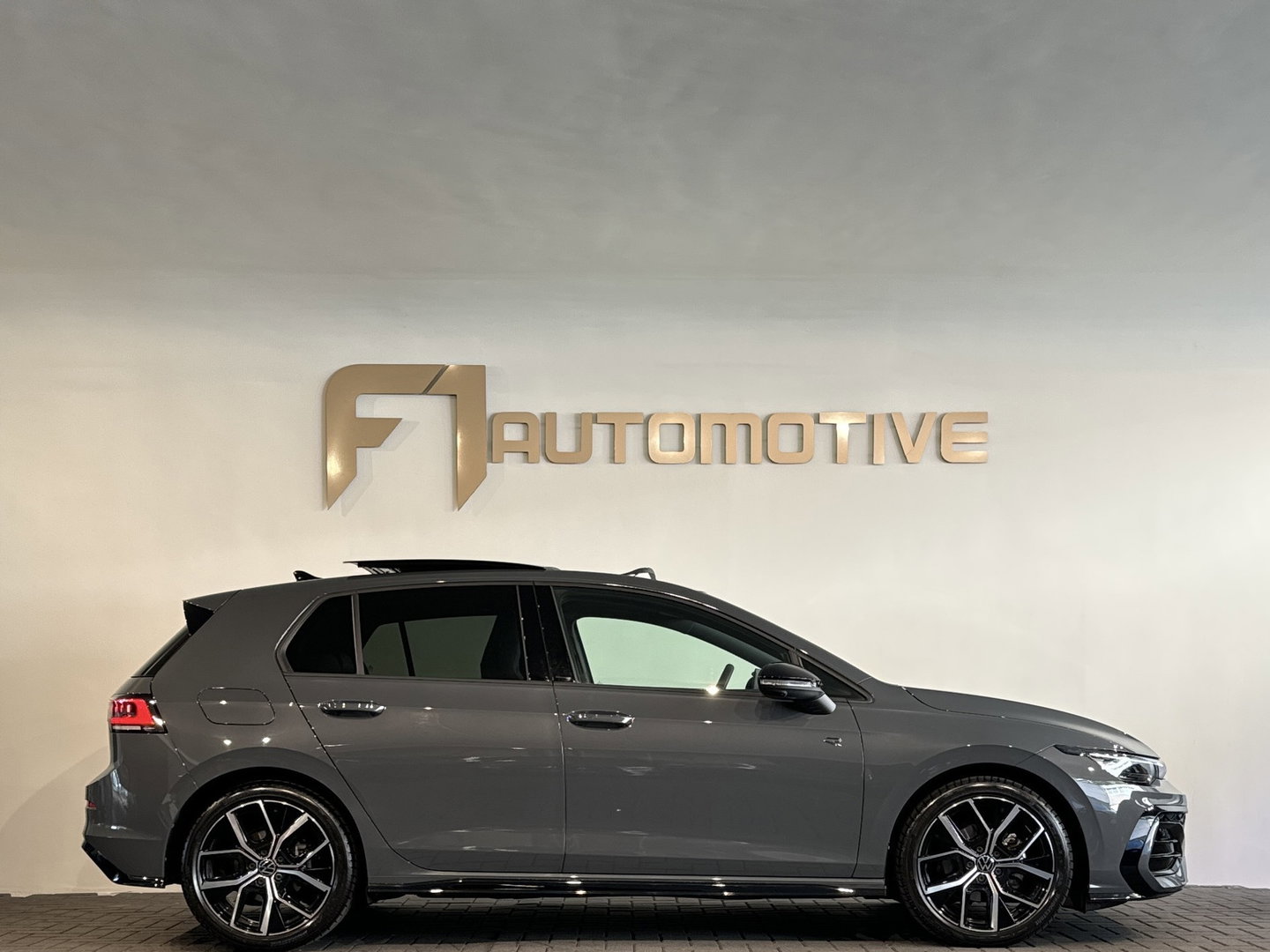 Volkswagen Golf 1.5 eTSI Pano|HuD|Trekhaak|360 Camera|Keyless|ACC|Sfeer|Lane Assist