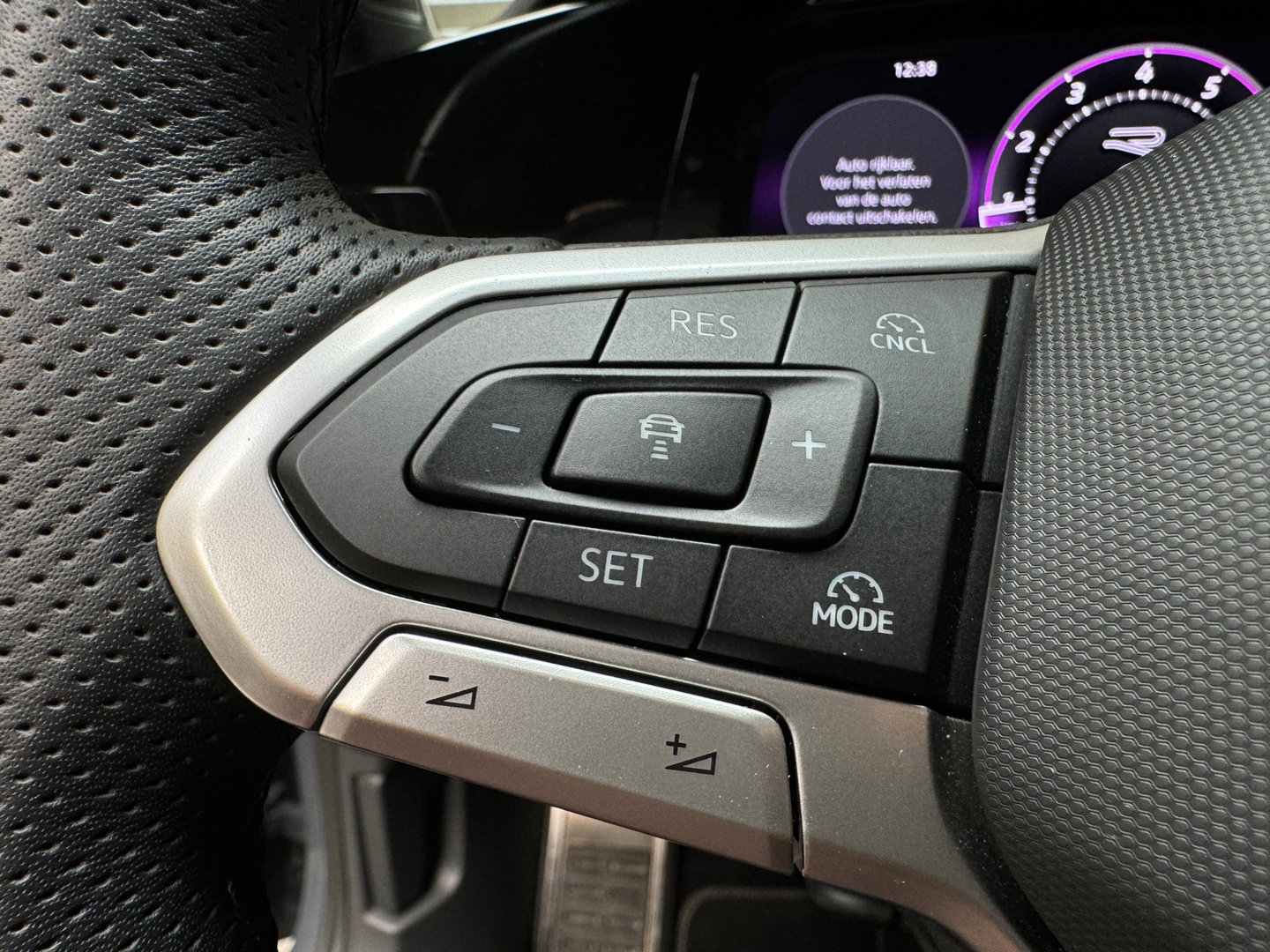 Volkswagen Golf 1.5 eTSI Pano|HuD|Trekhaak|360 Camera|Keyless|ACC|Sfeer|Lane Assist