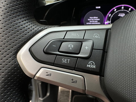 Volkswagen Golf 1.5 eTSI Pano|HuD|Trekhaak|360 Camera|Keyless|ACC|Sfeer|Lane Assist