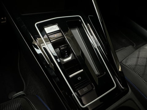 Volkswagen Golf 1.5 eTSI Pano|HuD|Trekhaak|360 Camera|Keyless|ACC|Sfeer|Lane Assist