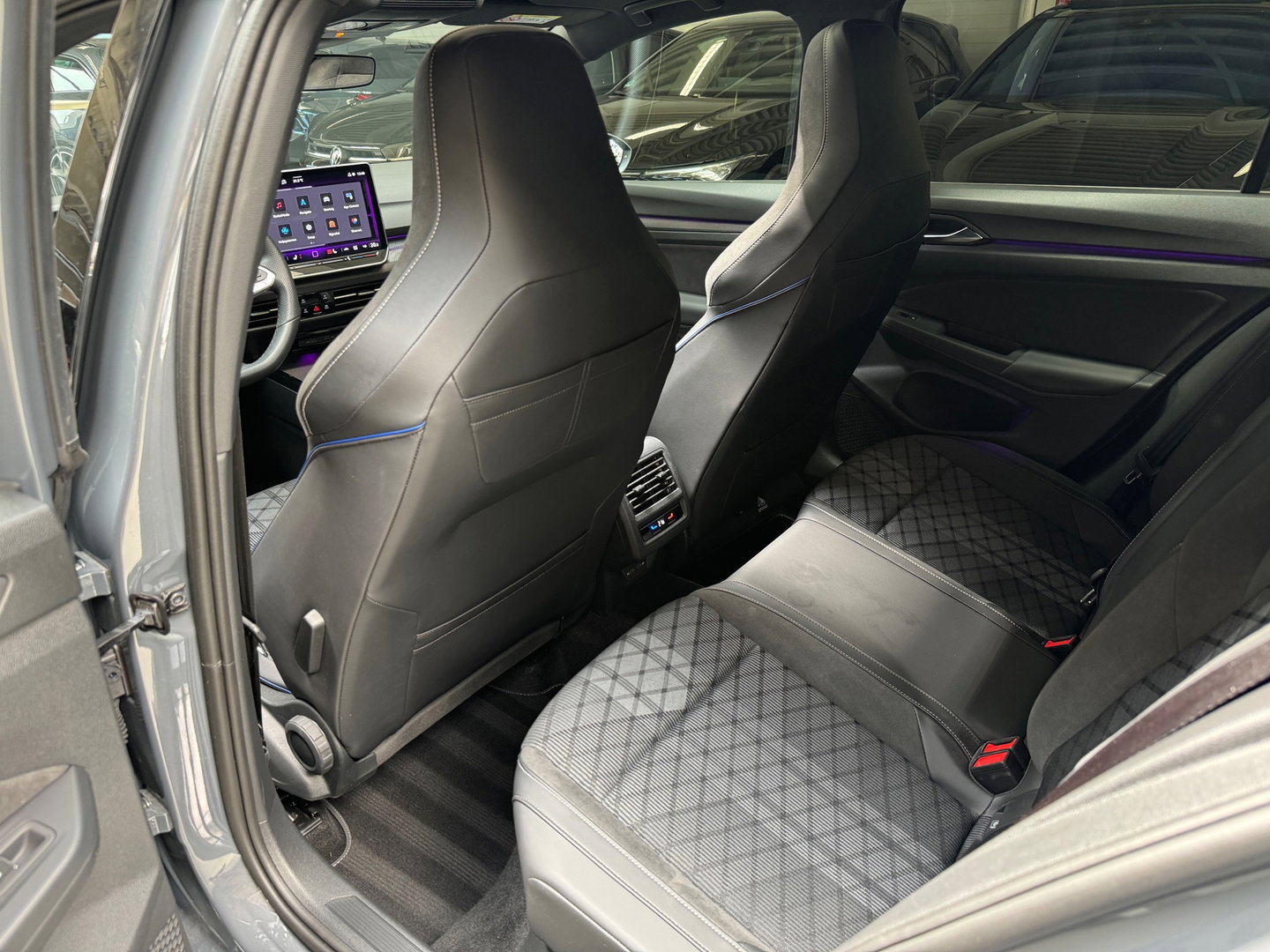 Volkswagen Golf 1.5 eTSI Pano|HuD|Trekhaak|360 Camera|Keyless|ACC|Sfeer|Lane Assist