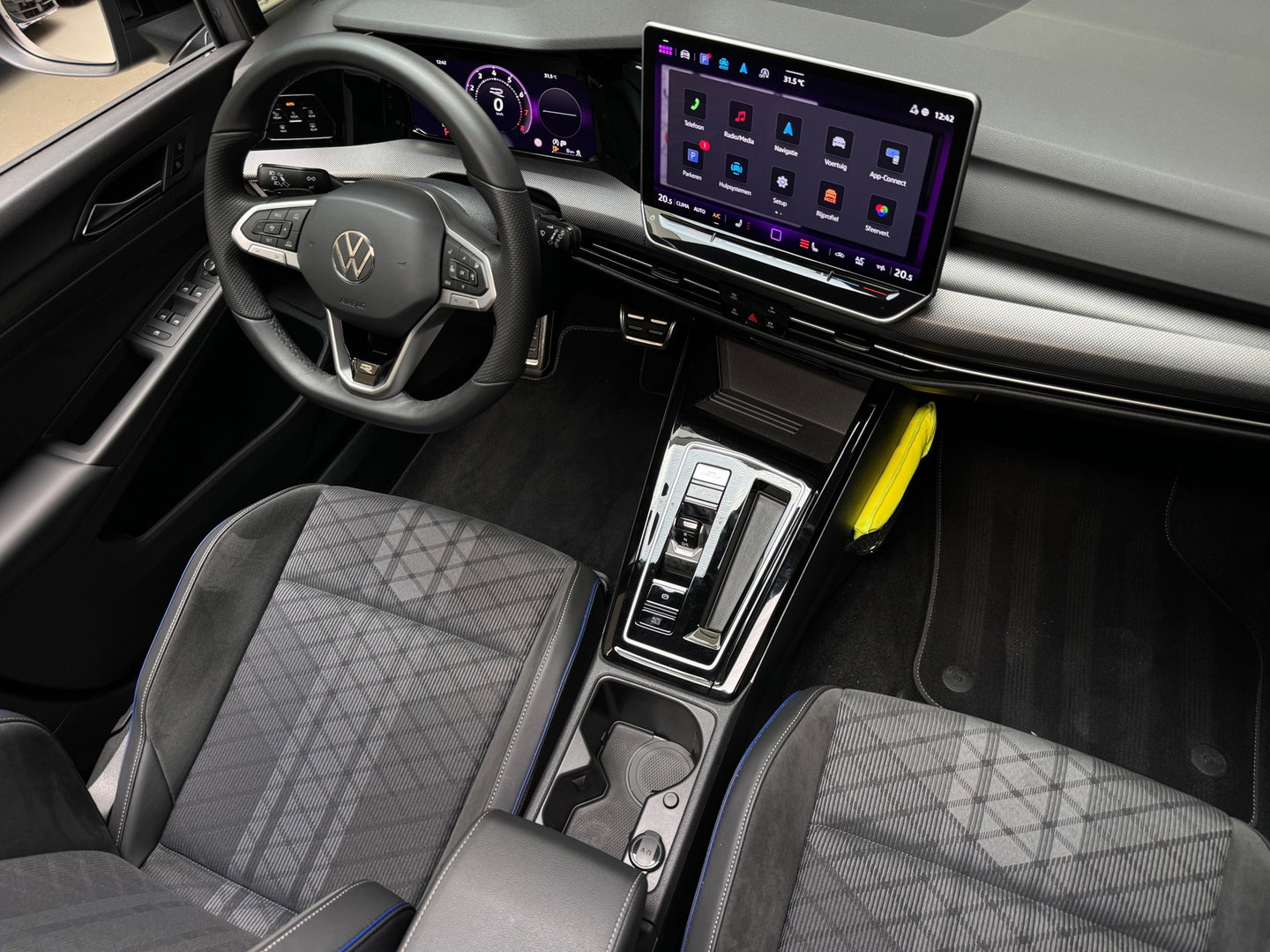 Volkswagen Golf 1.5 eTSI Pano|HuD|Trekhaak|360 Camera|Keyless|ACC|Sfeer|Lane Assist