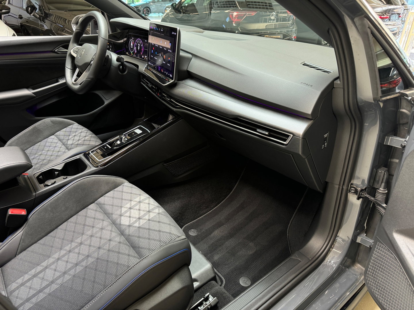 Volkswagen Golf 1.5 eTSI Pano|HuD|Trekhaak|360 Camera|Keyless|ACC|Sfeer|Lane Assist