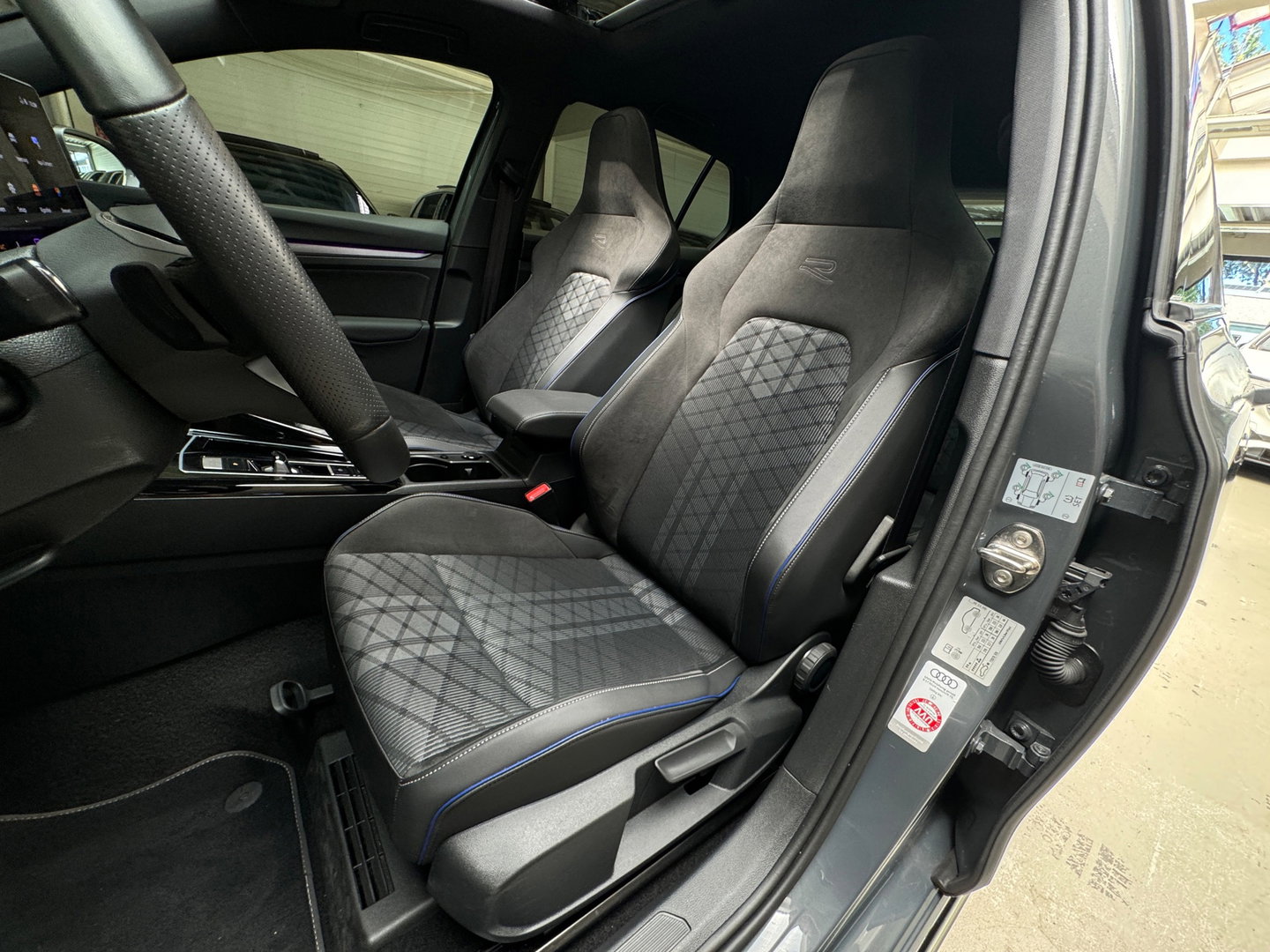 Volkswagen Golf 1.5 eTSI Pano|HuD|Trekhaak|360 Camera|Keyless|ACC|Sfeer|Lane Assist