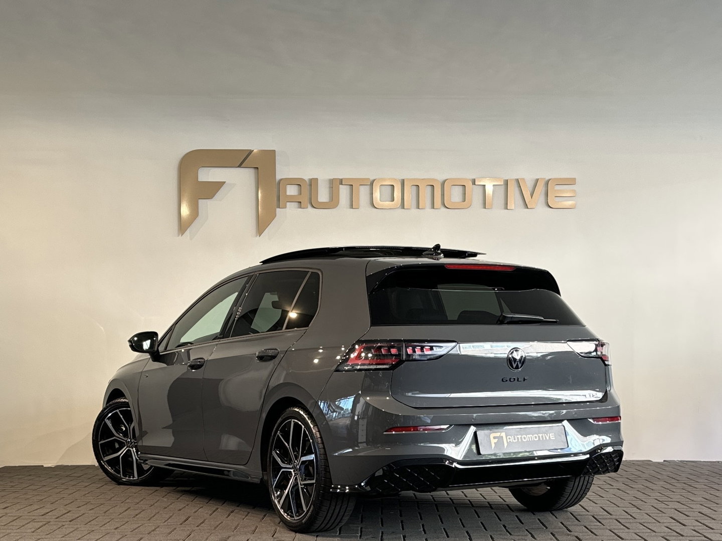 Volkswagen Golf 1.5 eTSI Pano|HuD|Trekhaak|360 Camera|Keyless|ACC|Sfeer|Lane Assist