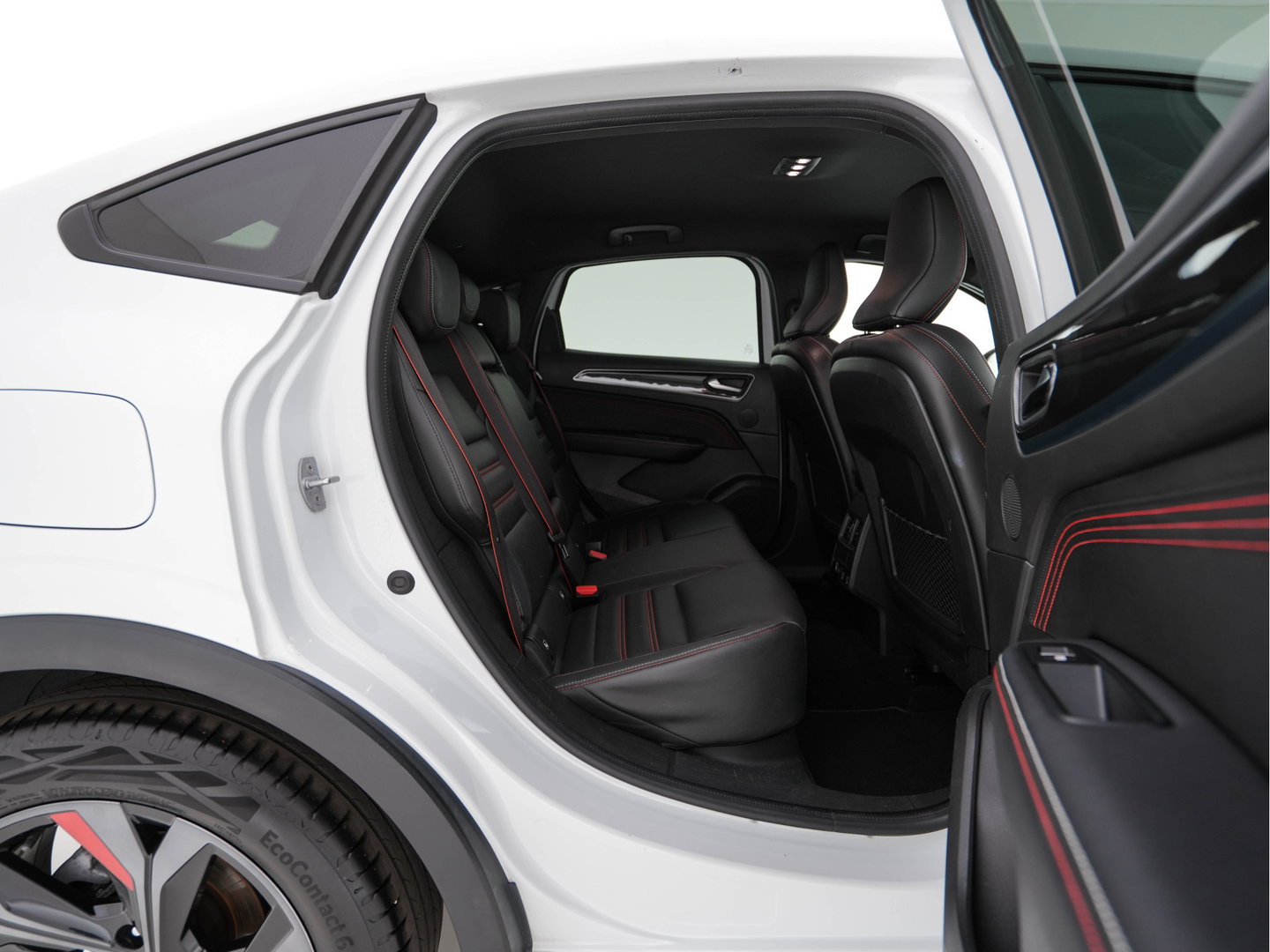 Renault Arkana 1.6 E-Tech Hybrid 145 R.S. Line (INCL-BTW) Aut. *LEATHER-FABRIC | FULL-LED | BLINDSPOT | CAMERA | BOSE-SOUND | HEATED-SPORTSEATS | KEYLESS | AMBIENTLIGHT | DIGI-COCKPIT | PRIVACY-GLASS | NAVI-FULLMAP | ECC | ADAPTIVE-CRUISE