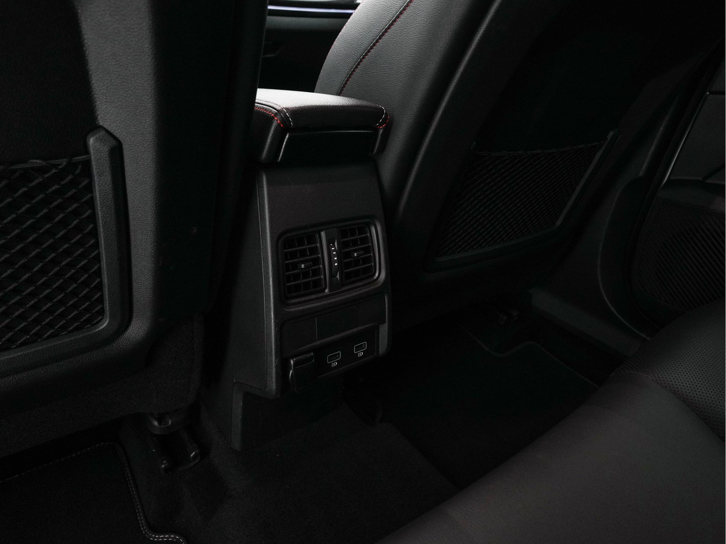 Renault Arkana 1.6 E-Tech Hybrid 145 R.S. Line (INCL-BTW) Aut. *LEATHER-FABRIC | FULL-LED | BLINDSPOT | CAMERA | BOSE-SOUND | HEATED-SPORTSEATS | KEYLESS | AMBIENTLIGHT | DIGI-COCKPIT | PRIVACY-GLASS | NAVI-FULLMAP | ECC | ADAPTIVE-CRUISE