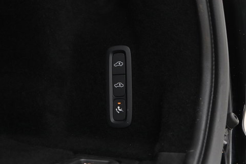 Volvo XC60 T6 Plug-in hybrid Ultra Black Edition | ACC | Luchtvering | Trekhaak | Bowers&Wilkins | 360° Camera | Stoelmassage | Panoramadak | Head-Up