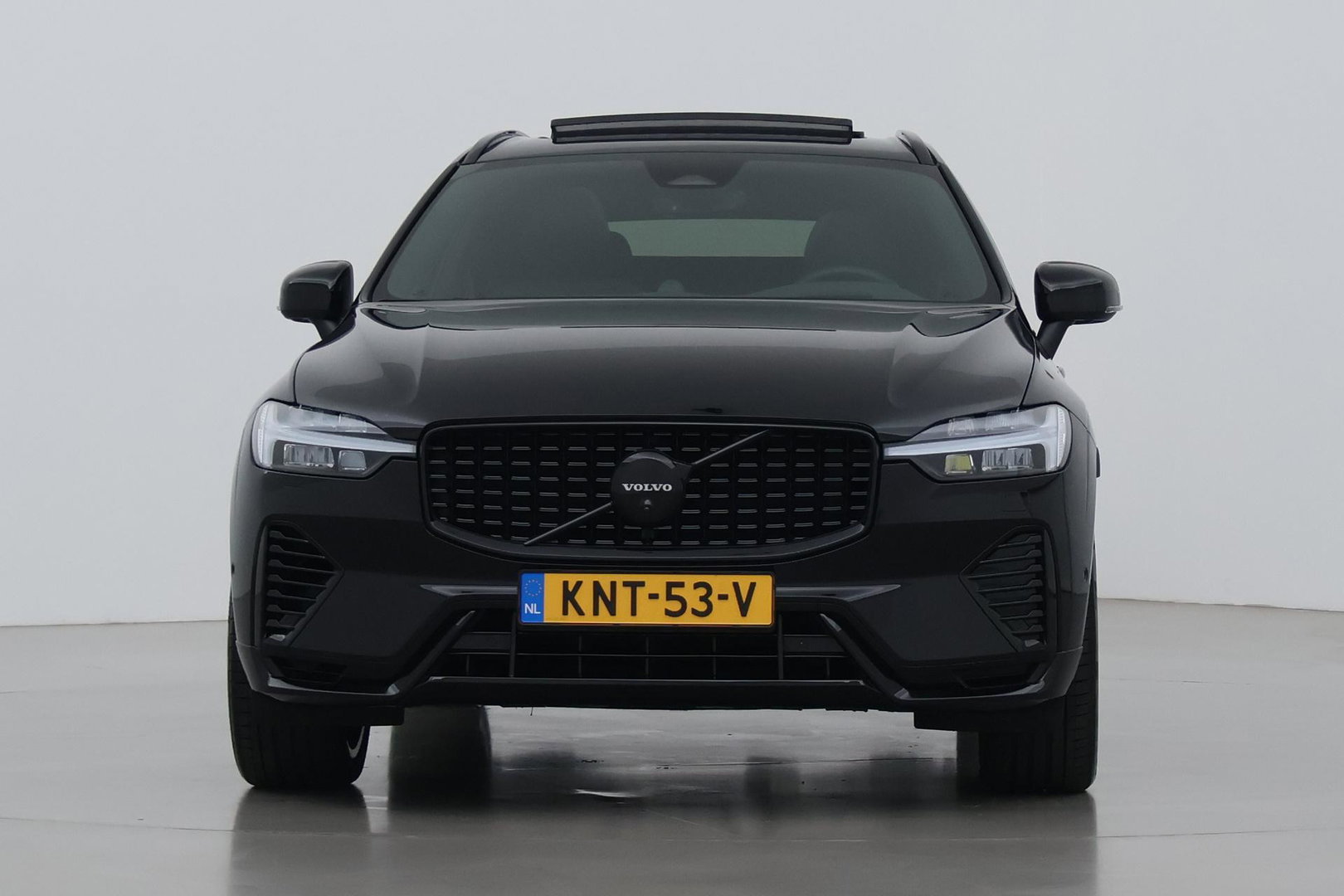 Volvo XC60 T6 Plug-in hybrid Ultra Black Edition | ACC | Luchtvering | Trekhaak | Bowers&Wilkins | 360° Camera | Stoelmassage | Panoramadak | Head-Up