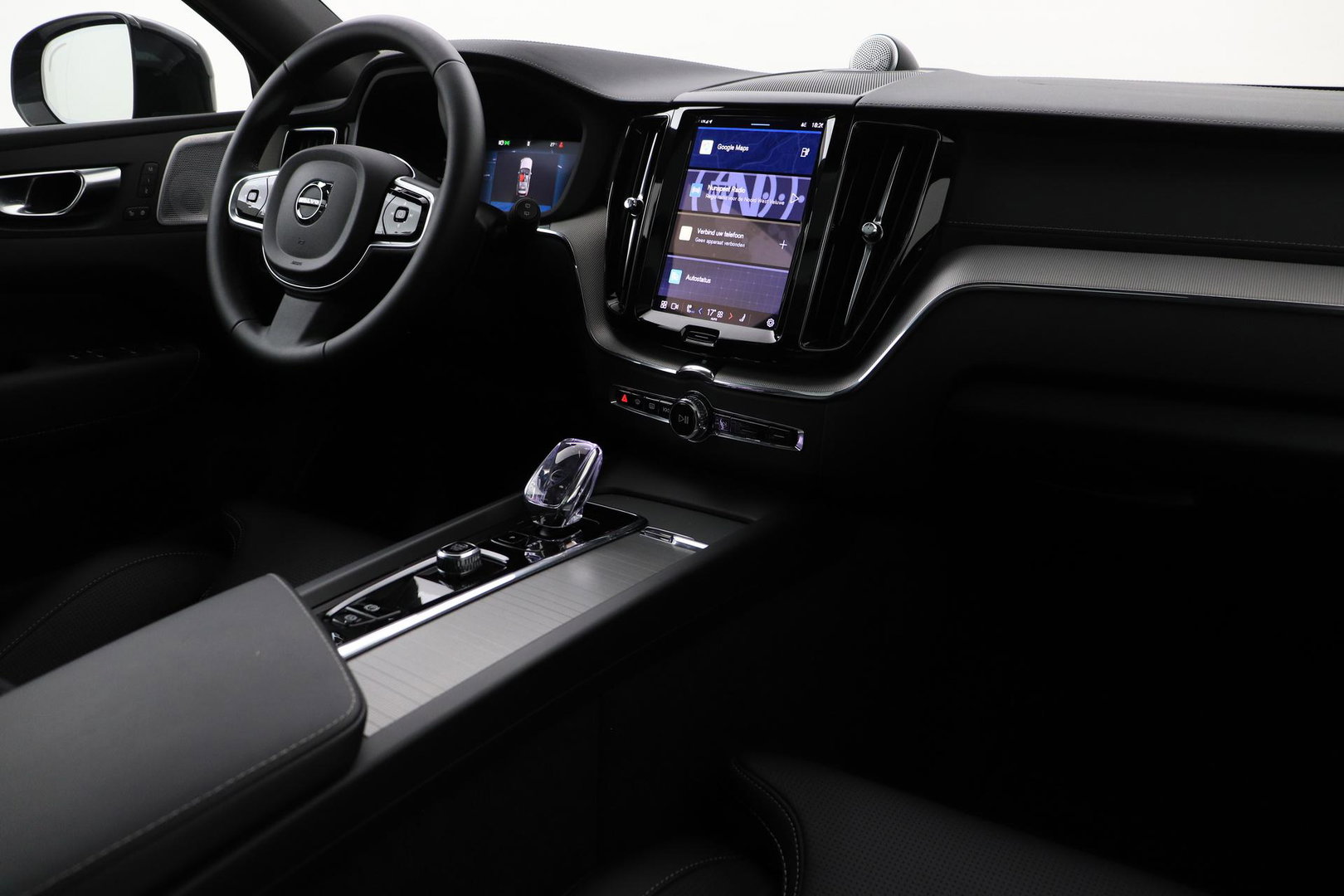Volvo XC60 T6 Plug-in hybrid Ultra Black Edition | ACC | Luchtvering | Trekhaak | Bowers&Wilkins | 360° Camera | Stoelmassage | Panoramadak | Head-Up
