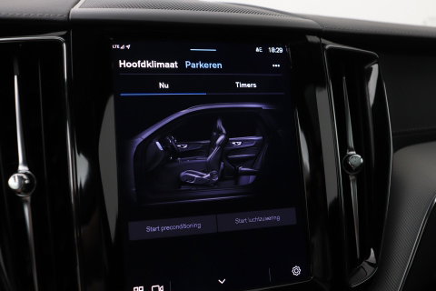 Volvo XC60 T6 Plug-in hybrid Ultra Black Edition | ACC | Luchtvering | Trekhaak | Bowers&Wilkins | 360° Camera | Stoelmassage | Panoramadak | Head-Up