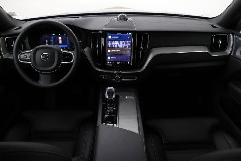 Volvo XC60 T6 Plug-in hybrid Ultra Black Edition | ACC | Luchtvering | Trekhaak | Bowers&Wilkins | 360° Camera | Stoelmassage | Panoramadak | Head-Up