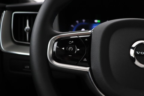 Volvo XC60 T6 Plug-in hybrid Ultra Black Edition | ACC | Luchtvering | Trekhaak | Bowers&Wilkins | 360° Camera | Stoelmassage | Panoramadak | Head-Up