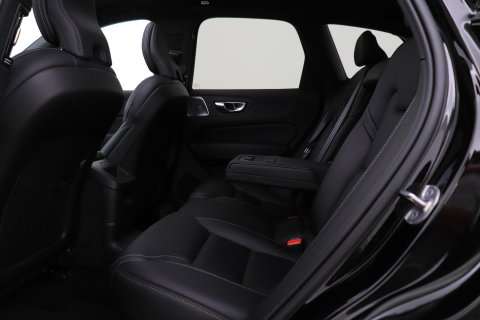 Volvo XC60 T6 Plug-in hybrid Ultra Black Edition | ACC | Luchtvering | Trekhaak | Bowers&Wilkins | 360° Camera | Stoelmassage | Panoramadak | Head-Up