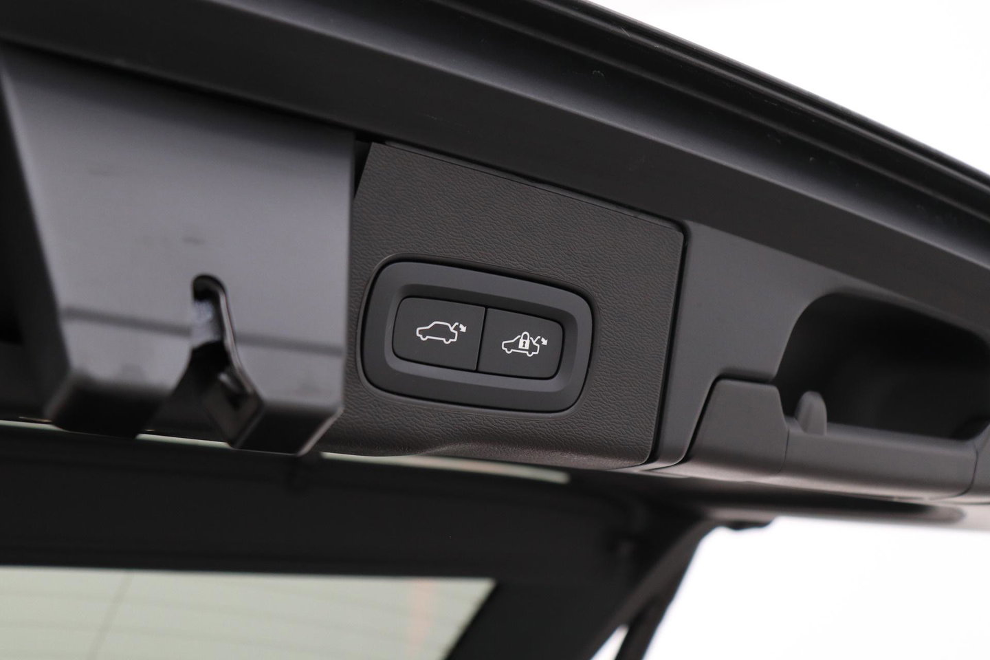 Volvo XC60 T6 Plug-in hybrid Ultra Black Edition | ACC | Luchtvering | Trekhaak | Bowers&Wilkins | 360° Camera | Stoelmassage | Panoramadak | Head-Up