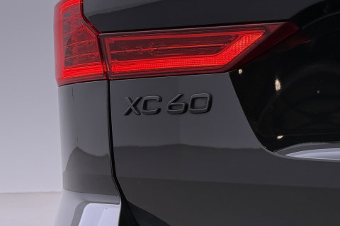 Volvo XC60 T6 Plug-in hybrid Ultra Black Edition | ACC | Luchtvering | Trekhaak | Bowers&Wilkins | 360° Camera | Stoelmassage | Panoramadak | Head-Up
