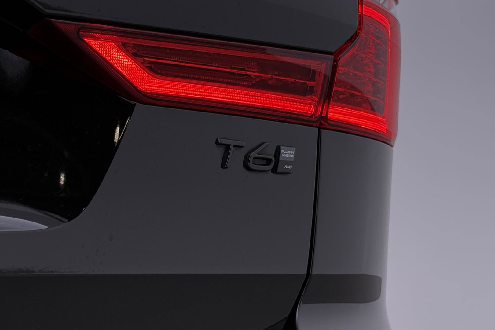Volvo XC60 T6 Plug-in hybrid Ultra Black Edition | ACC | Luchtvering | Trekhaak | Bowers&Wilkins | 360° Camera | Stoelmassage | Panoramadak | Head-Up
