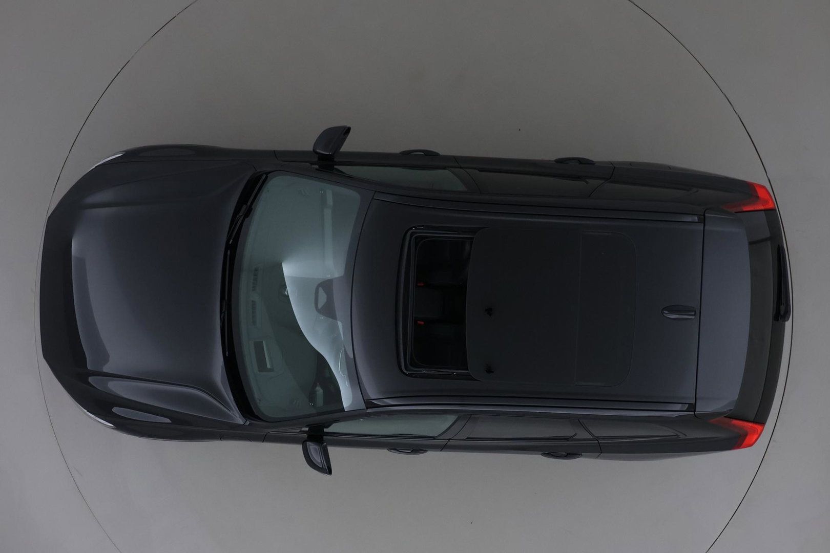 Volvo XC60 T6 Plug-in hybrid Ultra Black Edition | ACC | Luchtvering | Trekhaak | Bowers&Wilkins | 360° Camera | Stoelmassage | Panoramadak | Head-Up
