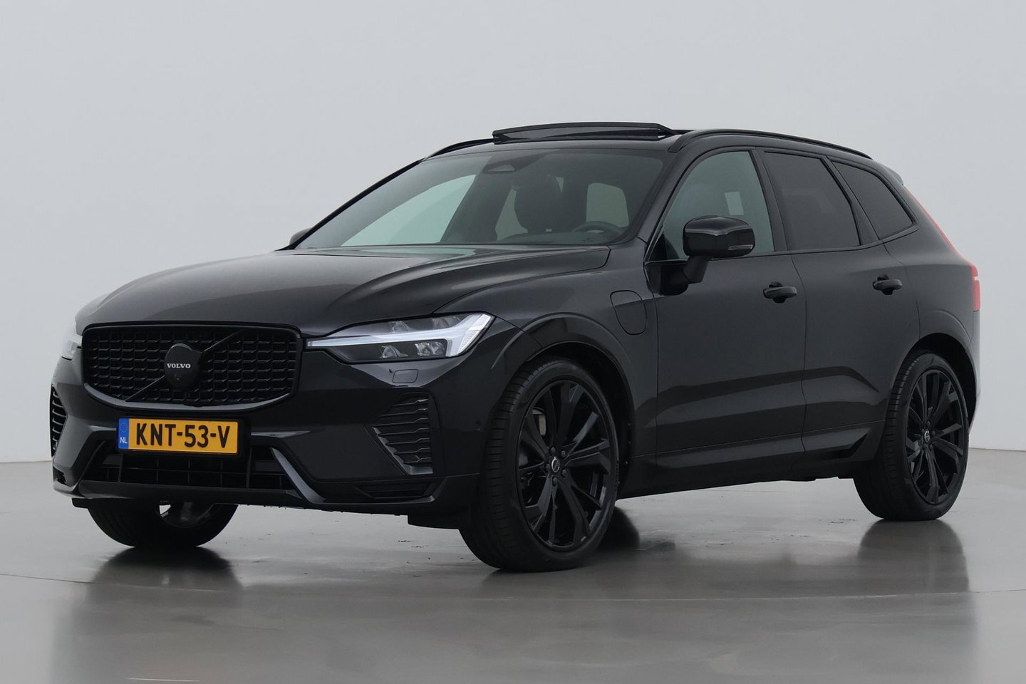 Volvo XC60 T6 Plug-in hybrid Ultra Black Edition | ACC | Luchtvering | Trekhaak | Bowers&Wilkins | 360° Camera | Stoelmassage | Panoramadak | Head-Up
