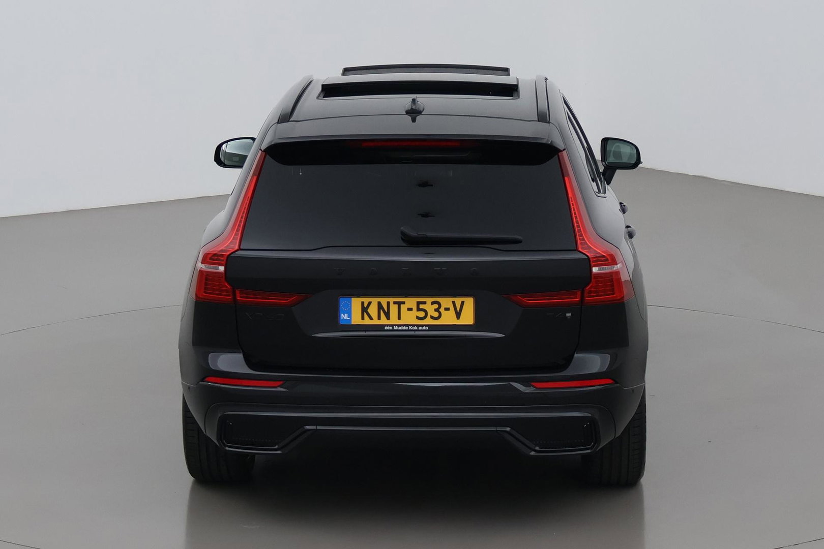 Volvo XC60 T6 Plug-in hybrid Ultra Black Edition | ACC | Luchtvering | Trekhaak | Bowers&Wilkins | 360° Camera | Stoelmassage | Panoramadak | Head-Up
