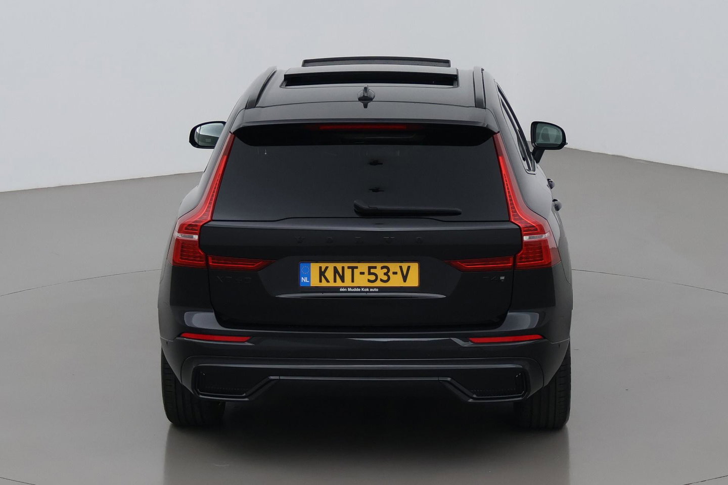 Volvo XC60 T6 Plug-in hybrid Ultra Black Edition | ACC | Luchtvering | Trekhaak | Bowers&Wilkins | 360° Camera | Stoelmassage | Panoramadak | Head-Up
