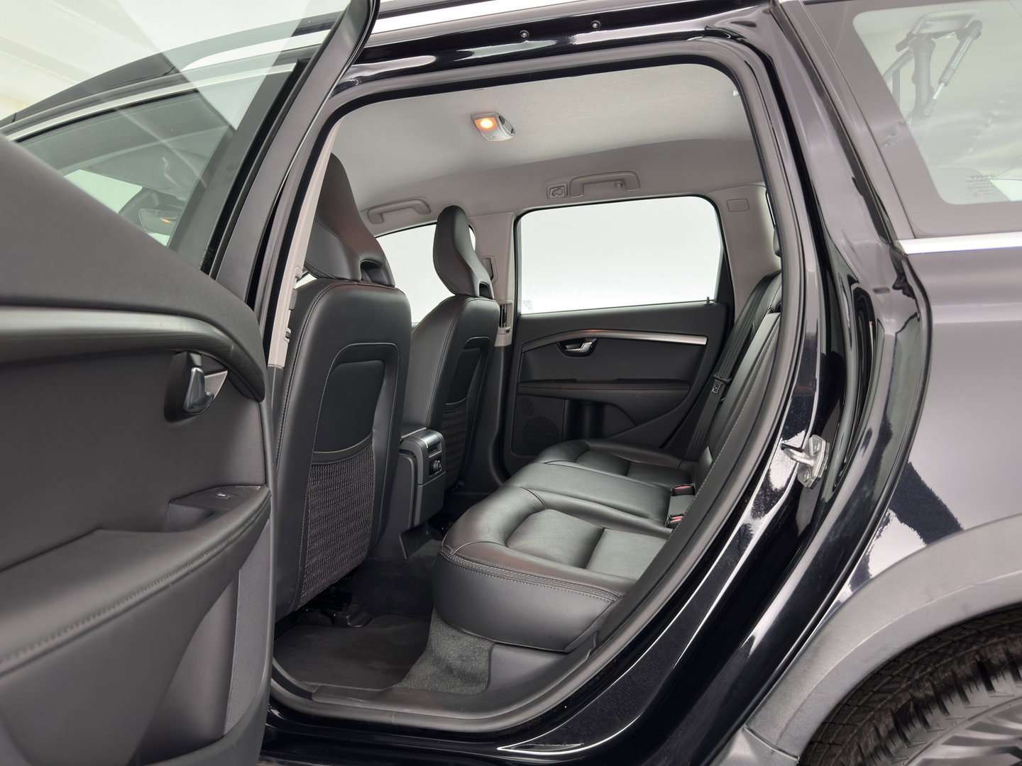 Volvo XC70 2.0 D4 FWD Momentum *LEATHER | NAVI-FULLMAP | HEATED-COMFORTSEATS | ECC | PDC | CRUISE | 17''ALU | TOWBAR*