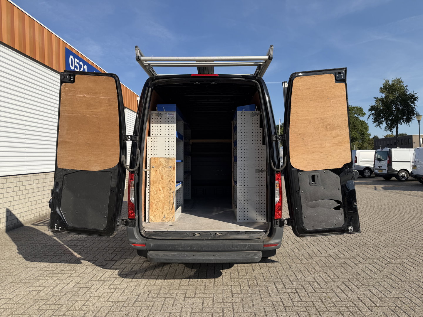 Mercedes-Benz Sprinter 315 1.9 CDI L2H2 RWD Functional / vaste prijs rijklaar € 27.950 ex btw / euro 6 / bpm vrij / imperial + trap / ingerichte laadruimte / lease vanaf € 456
